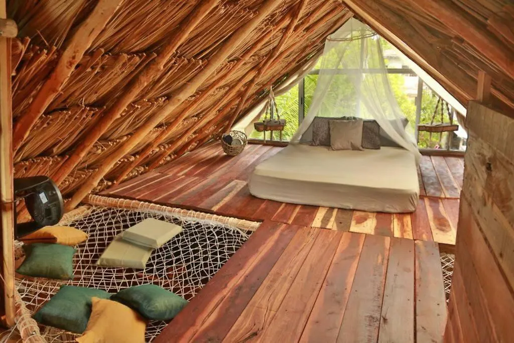 Hermosa Cabana Con Vista A La Laguna, En 5Ta Av. Bacalar